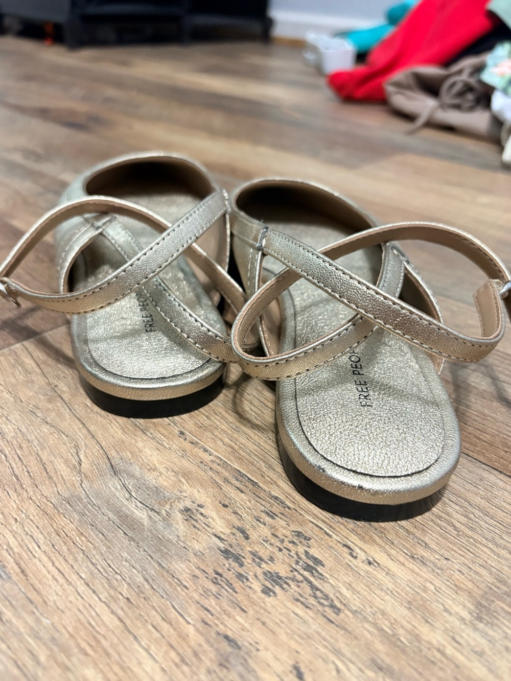 Free People metallic gold pointed toe ankle strap flats – women’s size 9 ✨ - Picture 2 of 5